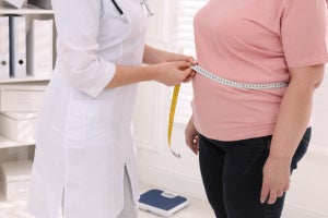 Doctor measuring a lady before giving tirzepatide injection in Sandusky, OH